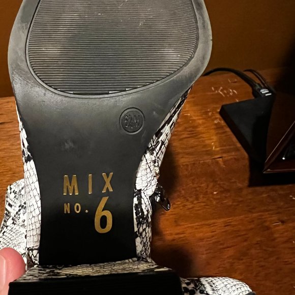 DSW Mix No. 6 Snakeskin Benisa Bootie 6.5 - Picture 3 of 5